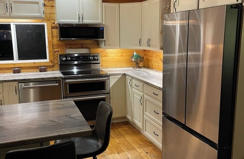 Deer Bay Cottage | DeerBay Sunset Waterfront Cottage, HotTub, Firepit, clear deep water swimming