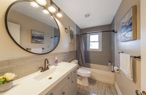 Clarington Other | Delightful Vacation Farm House- Cottage Style!