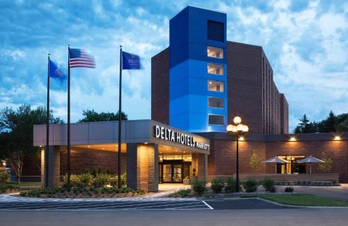 Minneapolis Hotel | Delta Hotels by Marriott Minneapolis Northeast