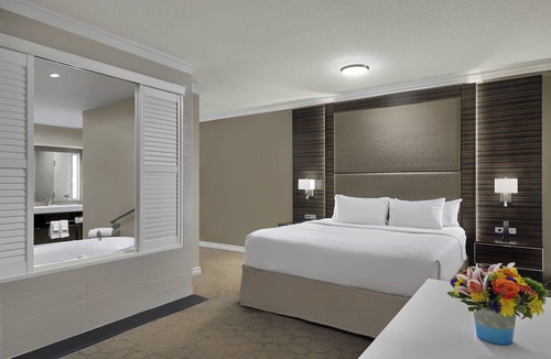 Downtown Edmonton Hotel | Delta Hotels by Marriott Edmonton Centre Suites
