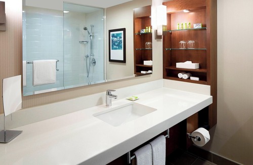 Kingston Hotel | Delta Hotels by Marriott Kingston Waterfront