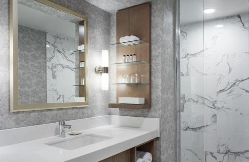 Downtown London Hotel | Delta Hotels by Marriott London Armouries