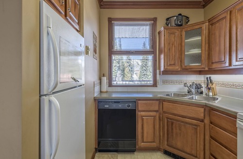 Silver Star Mountain Condo | Deluxe Grandview Condo with High Ceilings, amazing views - Pet Friendly!