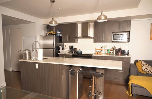 Ledbury - Heron Gate - Ridgemont - Elmwood Condo | Deluxe room with separate bathroom