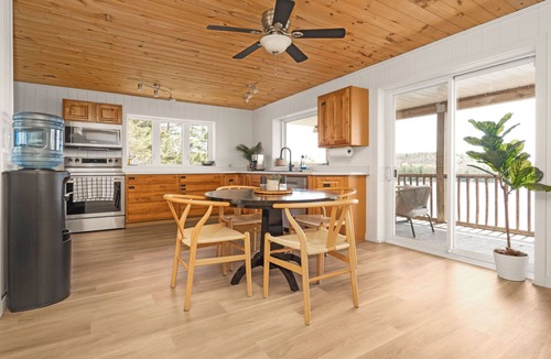 Sables-Spanish Rivers House | Denvic House - a private lakefront retreat