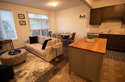 Grimsby House | Designer 3-Bedroom executive townhouse