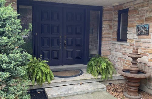 Stratford House | Designer 3-bedroom home near downtown in park like setting