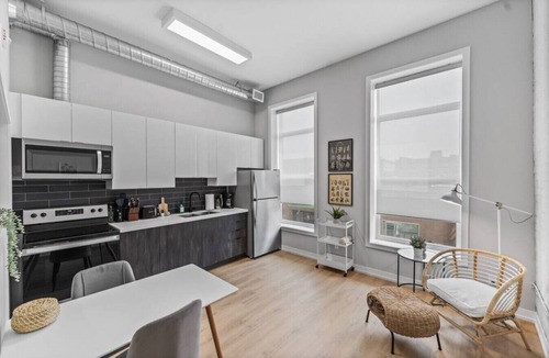 Peterborough Apartment | Designer Loft 1BR Exposed Brick Bay Windows