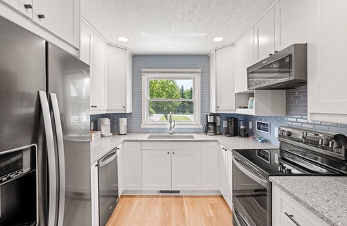 Detroit Lakes House | Detroit Lakes Lakeside Dambo Troll Hunting Fall Retreat.