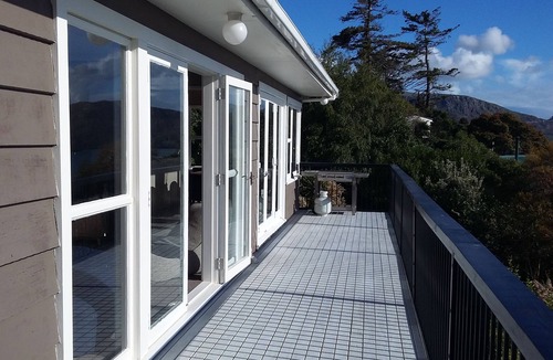 Diamond Harbour House | Diamond Harbour Hideaway Top Flat -Amazing views