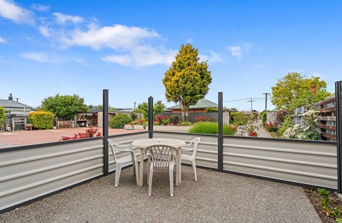 Alexandra House | Dick’s Place - Alexandra Holiday Home