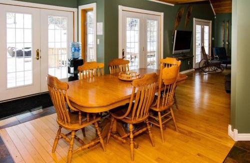 Eagle Lake Ski Chalet | Dingle Run Lodge at Sir Sam's
