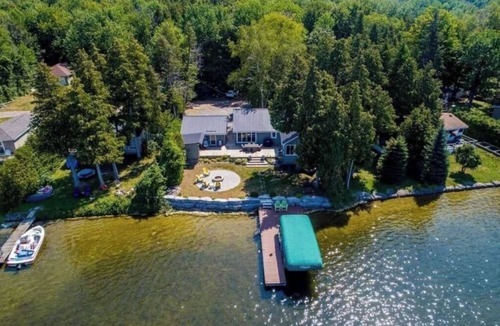 Selwyn Cottage | Discounted rates at spacious Kawartha cottage.