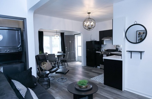 Port Dalhousie Apartment | Discover a charming haven in Port Dalhousie.With our own private parking lot.