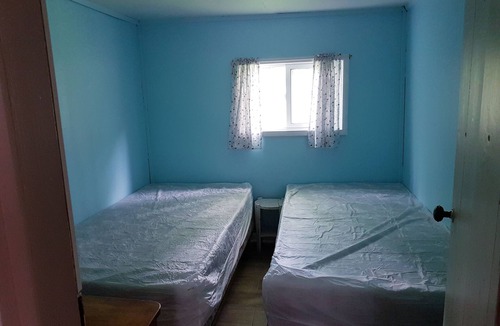 Cloyne Resort | Dock Side Cabin In North Frontenac