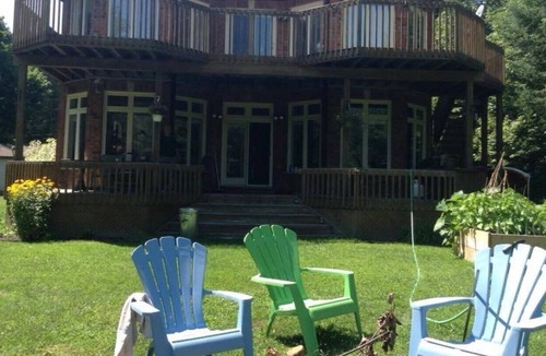 Norland House | Dog-friendly comfort in Cottage Country!