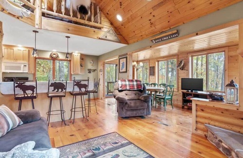 Crosslake Cabin | Don’t Miss This Cozy Rock Lake Fall Escape