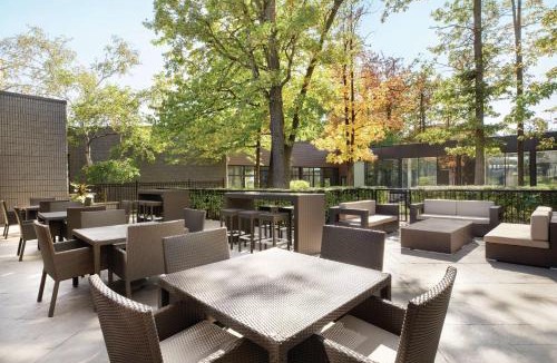 Northeast Mississauga Hotel | DoubleTree by Hilton Hotel Toronto Airport West