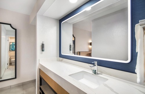 Amherst Hotel | DoubleTree by Hilton Hotel Buffalo - Amherst
