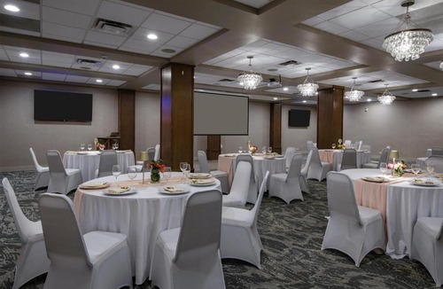 City Centre Hotel | DoubleTree by Hilton - Kamloops
