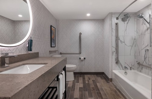 Kingston Hotel | DoubleTree by Hilton Kingston