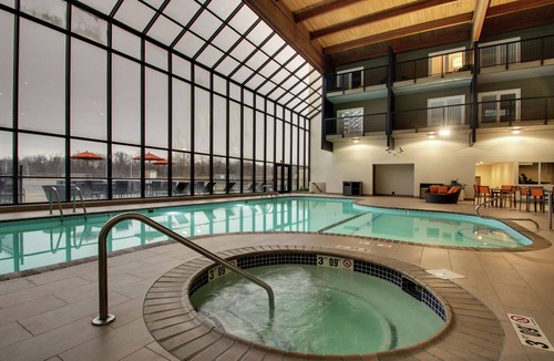 Mount Vernon Hotel | DoubleTree by Hilton Mt. Vernon