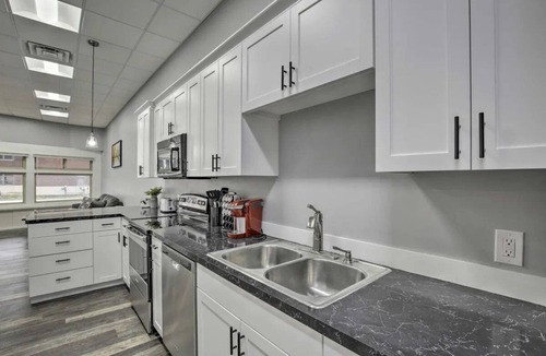 Albert Lea Apartment | Downtown Apartment next to Lake & Hospital