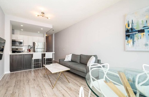 Central Waterfront Apartment | Downtown Apartment with Breathtaking Panoramic Lake View