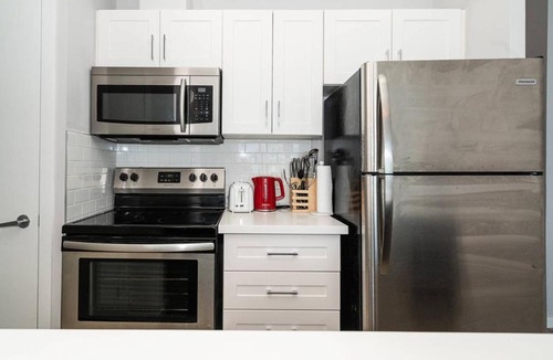Central Waterfront Apartment | Downtown Apartment with Breathtaking Panoramic Lake View