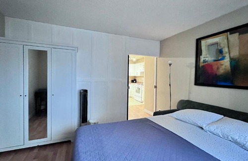 Downtown Edmonton House | Downtown Central Edmonton Entire Unit Condo 12 inches thick Mattress Non Smoking