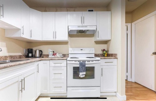Downtown Edmonton House | Downtown Central Edmonton Entire Unit Condo 12 inches thick Mattress Non Smoking