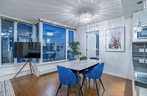 Crosstown Apartment | Downtown Condo with Great City Views