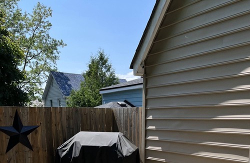 Brockville House | Downtown Escape- Cozy updated home with Hottub