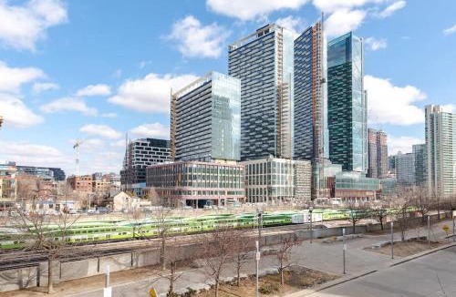 Bathurst Quay Apartment | Downtown Escape Stylish Condo with City Views