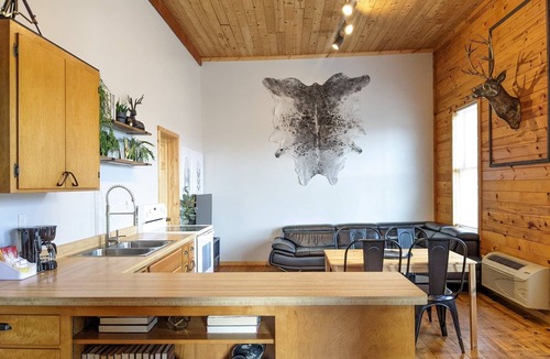 Isle Apartment | Downtown Isle; one block to Lake Mille Lacs