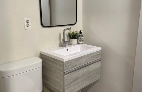 Guelph House | Downtown Living: Modern Renovated Townhome Escape