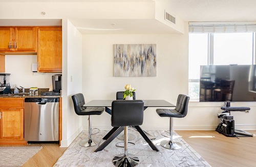 Downtown Apartment | Downtown Silver Spring Walkable Metro Skyline Balcony Corner Suite Luxe Pad