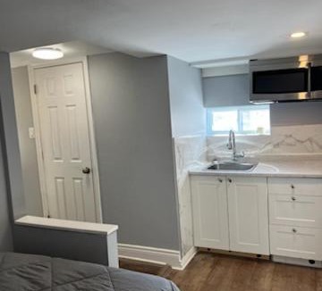 Ottawa Division Apartment | Downtown Studio
