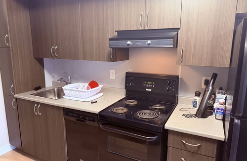 Bay Street Corridor Hotel | Downtown Toronto 1 Bed 1 Bath | Queen Bed, Pool Table Steps From The CN Tower|