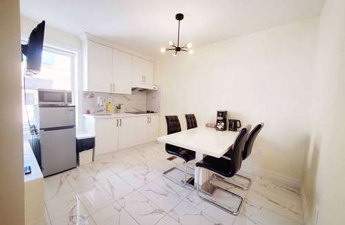 Trinity - Bellwoods House | Downtown Toronto 3 bedrooms unit Near Trinity bellwood park