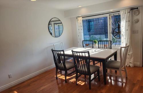 Dovercourt Park Villa | Downtown Toronto House Central 2BED 2BATH Subway Free Parking