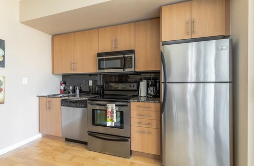 Central Waterfront Condo | DOWNTOWN TORONTO LUXURY FULLY FURNISHED SUITE at MAPLE LEAF SQUARE CN TOWER ACC