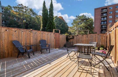Kingston Apartment | Downtown Victorian townhouse