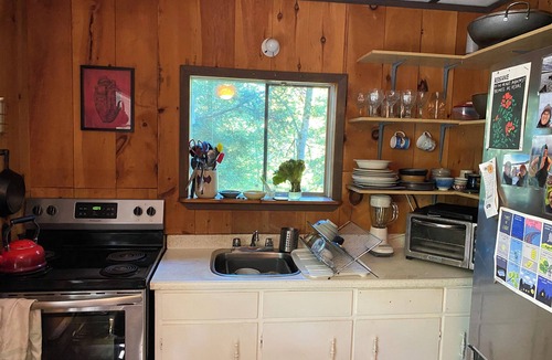 Actinolite Cabin | Dragon’s Nest on River. Quiet Get-away