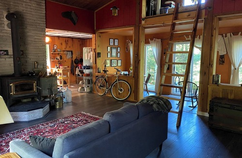 Actinolite Cabin | Dragon’s Nest on River. Quiet Get-away