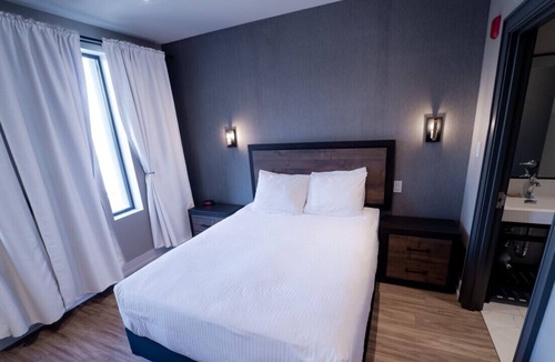 Northeast Mississauga House | Dream Suites Boutique Hotel - Private room in Mississauga