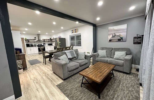 Bewdley Cottage | Dreamy & Comfy Lake Oasis ~ Hot Tub ~ Heated Pool ~ Dock - Coffee Bar