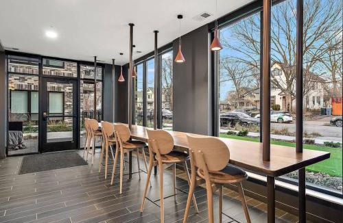 St. Anthony West Apartment | DT UMN 1BD Gym Free Parking Rooftop by River