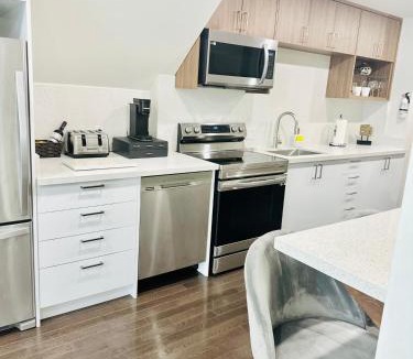 Davenport Apartment | Dufferin Serenity Suite