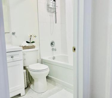 Davenport Apartment | Dufferin Serenity Suite
